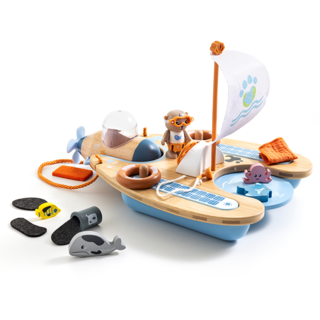 Green Planet Explorers' Ben's Eco Catamaran (Hape International (Ningbo) Ltd.)